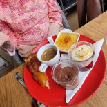 La Table Des Troys