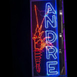 André