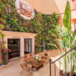 B. Lounge At Byblos Saint-tropez