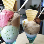 Eiscafé Blumenbunt Eis Aus Eigener Manufaktur
