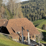 Und Löchlibad