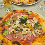 Dorfplatz (la Casa Del Gusto)