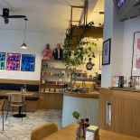 Willi's Hamburg Sandwiches, Cafe