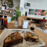 Willi's Hamburg Sandwiches, Cafe