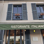Il Vaporetto Carrières Sur Seine