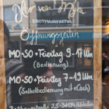Herr Von Myra Brotmanufaktur