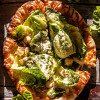 Hühnchen-Caesar-Salat-Pizza