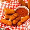 Mozzarella-Sticks Mit Marinara